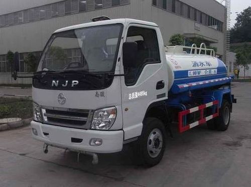 NJP5820SS型洒水低速货车