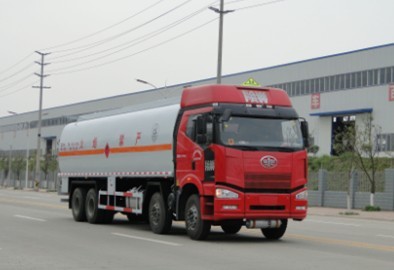 熊猫易燃液体罐式运输车图片