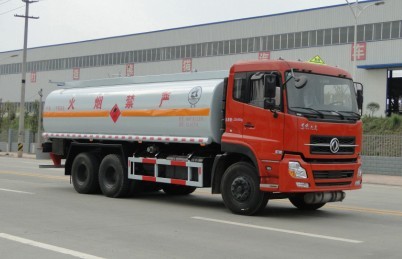 熊猫易燃液体罐式运输车图片