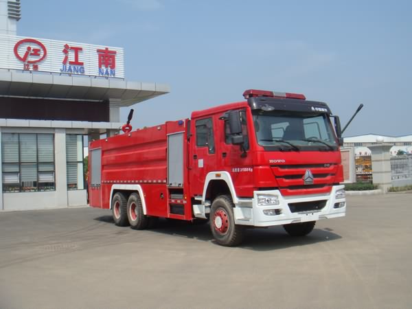 斯太尔王-12立方（吨）泡沫消防车图片