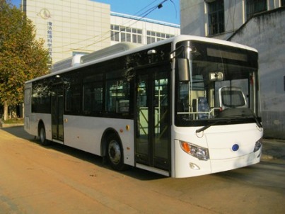 YH6120HEV型插电式混合动力城市客车