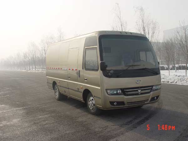 新疆中通客车XJ5040XXY型厢式运输车