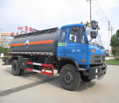 DLQ5161GFWE4型腐蚀性物品罐式运输车