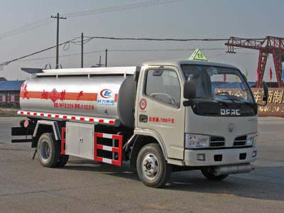 CLW5070GJYD4型加油车图片