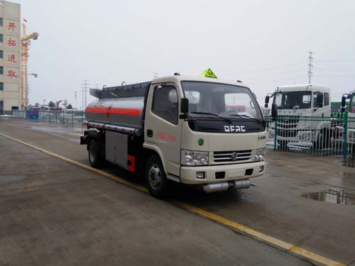 CLQ5071GJY4型东风小多利卡5吨加油车