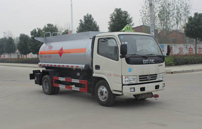 SCS5070GRY型东风多利卡易燃液体罐式运输车