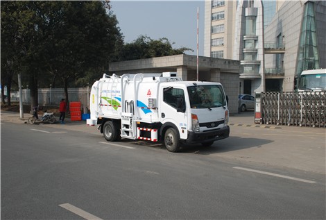 CGJ5071TCA型郑州日产凯普斯达餐厨垃圾车