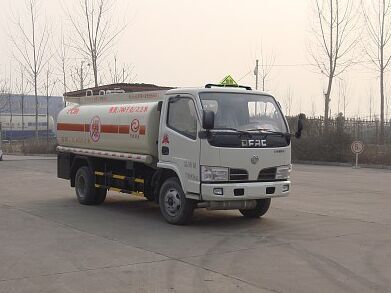 XCF5070GJY型东风小多利卡5吨加油车