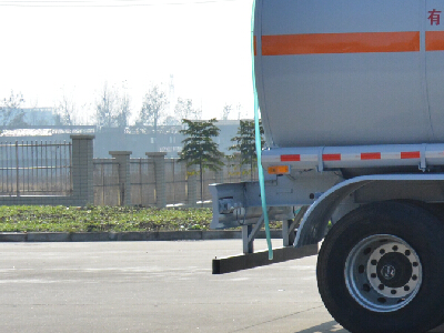 HFV9401GRY型易燃液体罐式运输半挂车图片