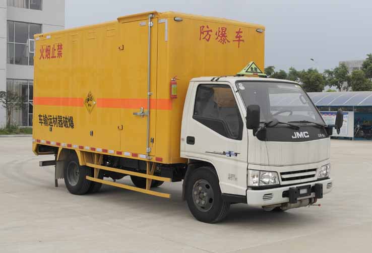 JMT5040XQYXG2型江铃新顺达单排爆破器材运输车