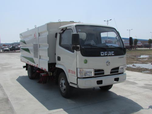 CSC5070TSLF4型东风多利卡扫路车