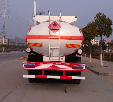 东风特商运油车（15吨18.6立方）图片