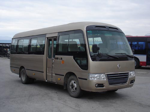XML6700JA8型客车