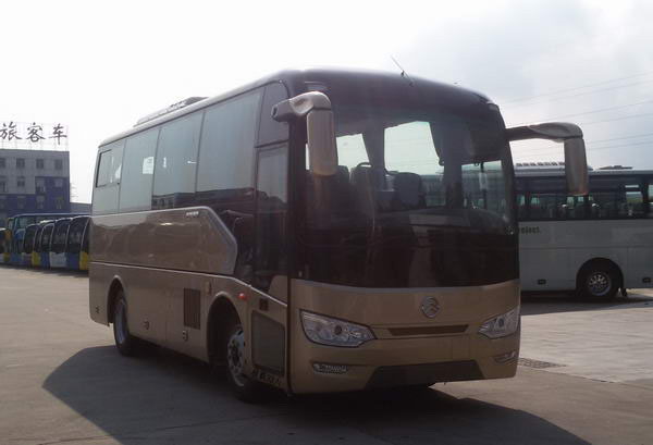 XML6757J18Y型客车