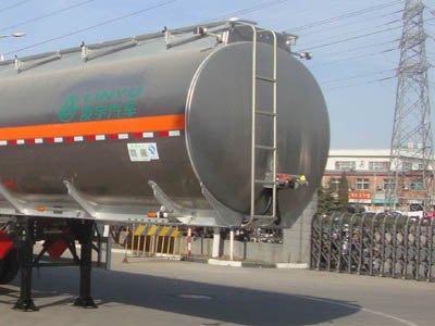 CLY9401GRYN型铝合金易燃液体罐式运输半挂车图片