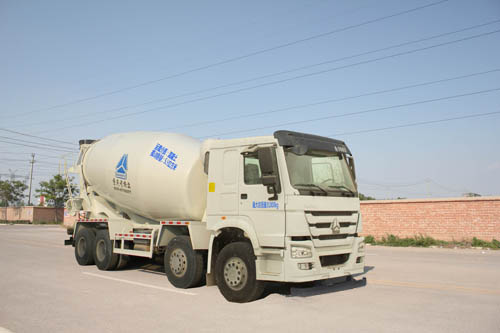 JHL5317GJBN36ZZ型中国重汽豪沃前四后八混凝土搅拌运输车