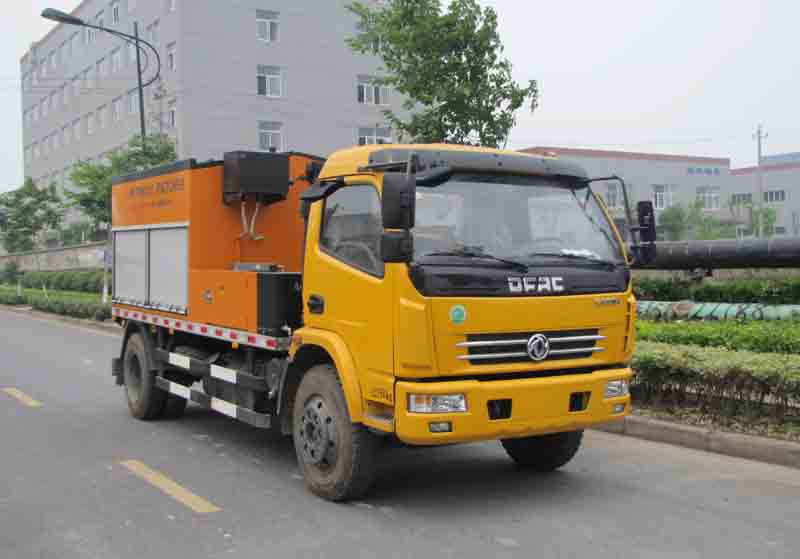 LMT5121TYHB型东风多利卡路面养护车