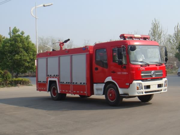 JDF5161GXFPM70B型东风天锦泡沫消防车