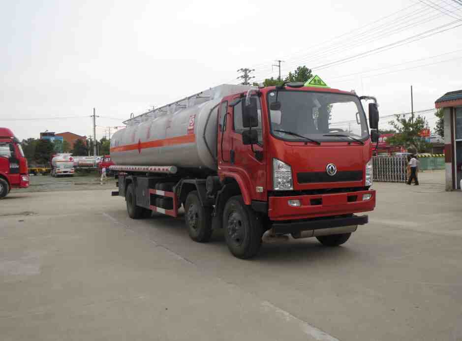 东风国五小三轴易燃液体罐式运输车图片