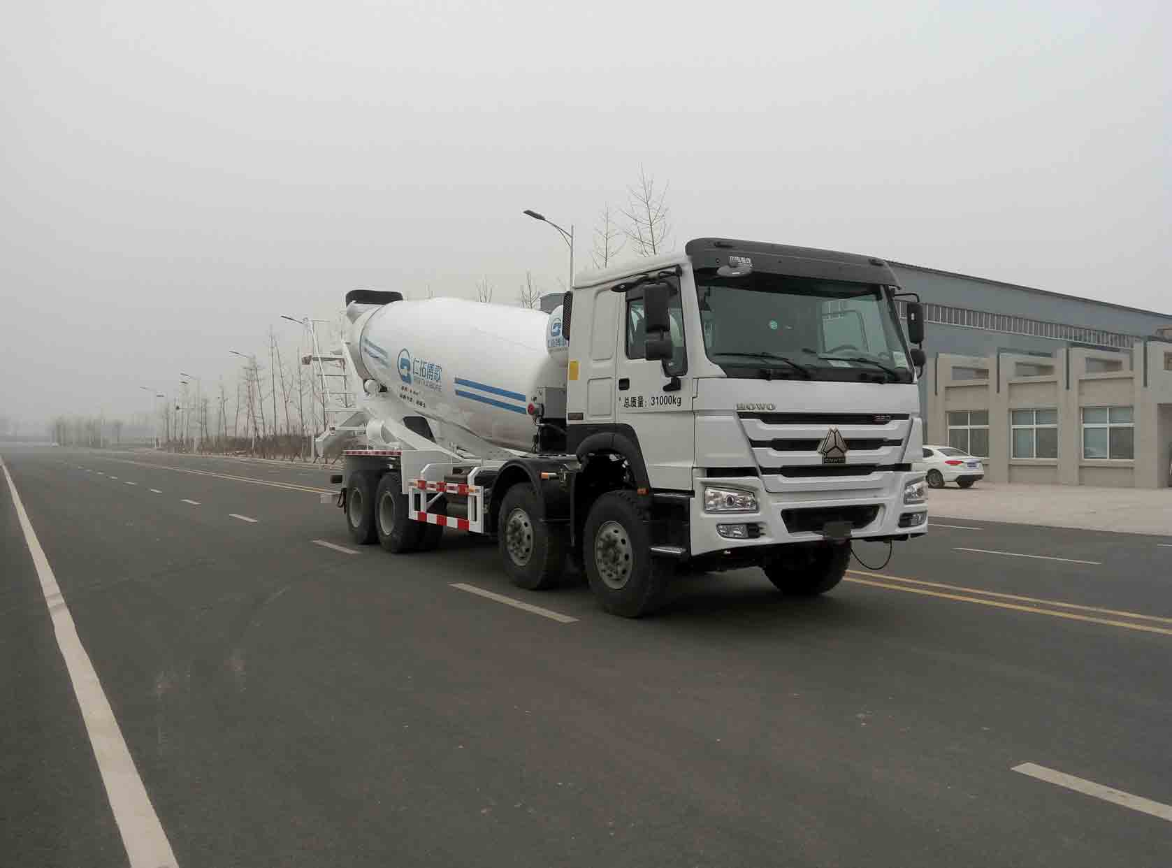 中国重汽豪沃前四后八混凝土搅拌运输车图片