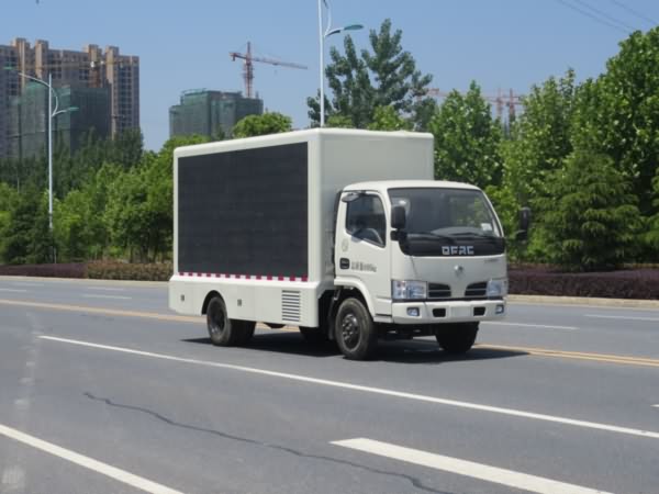 YZR5040XXCE型东风多利卡D6宣传车