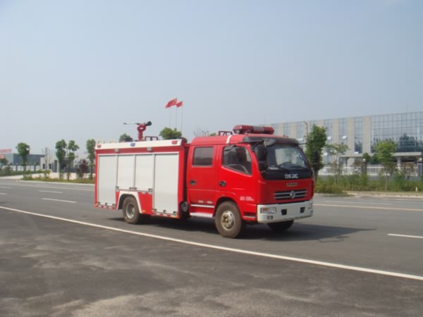 JDF5080GXFSG30-A型东风多利卡D7水罐消防车