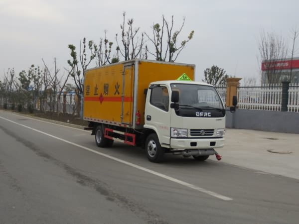 组图：湖北江南专用特种汽车东风多利卡易燃液体厢式运输车图片