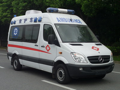 NJK5042XJHD型救护车