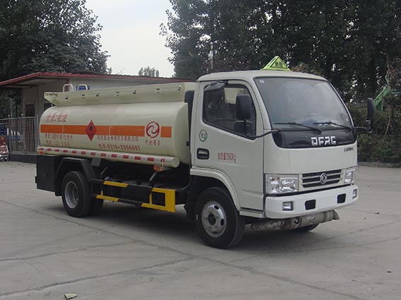 XCF5071GJY5E型东风多利卡3-5吨加油车