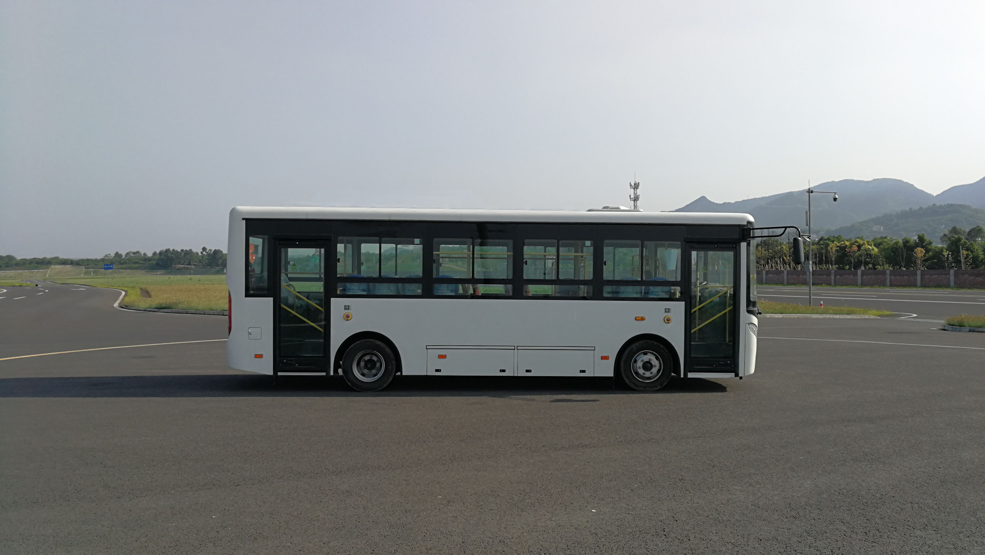 HKL6801GBEV6型纯电动城市客车图片
