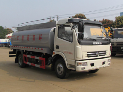 国五东风多利卡8吨鲜奶运输车图片