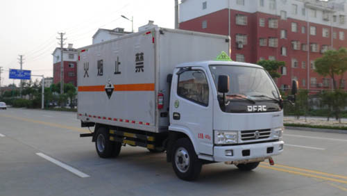HCQ5045XFWE5型东风多利卡腐蚀性物品厢式运输车