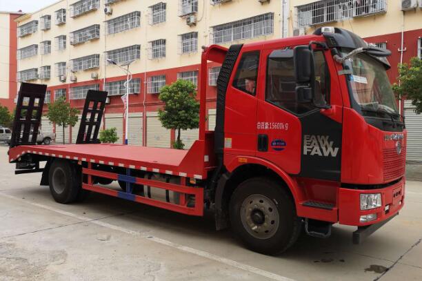 DLQ5160TPBCA5型载重15吨解放J6平板运输车