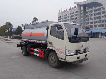 CLQ5070GRY5E型东风多利卡易燃液体罐式运输车
