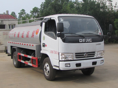 SZD5070GNYDFA5型多利卡D6系5吨鲜奶运输车