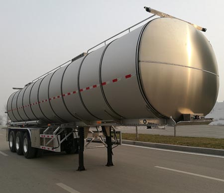 齐机牌42吨 润滑油罐式运输半挂车特点打击非法加油车储油罐信息