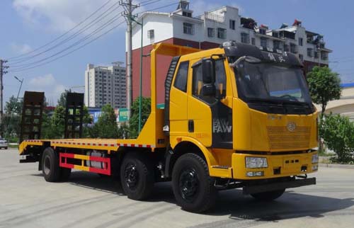 HCQ5251TPBCA5型解放J6小三轴25吨平板运输车