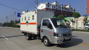 东风俊风3.4米腐蚀性物品厢式运输车图片