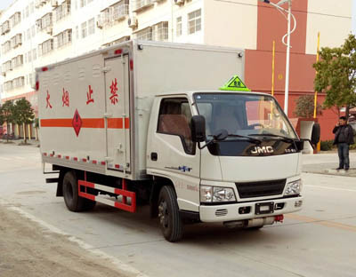 CLW5061XRQJ5型江铃黄牌易燃气体厢式运输车