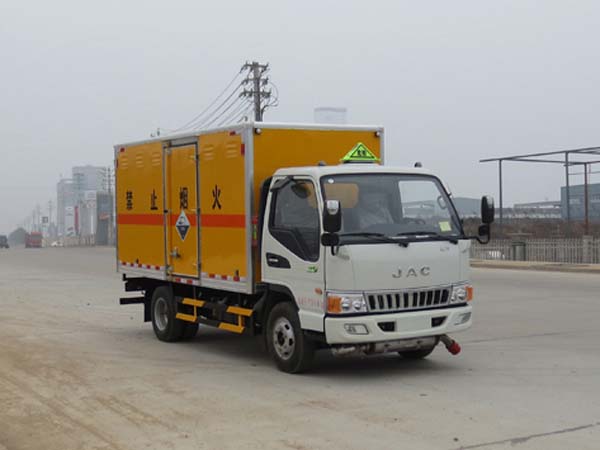JDF5070XFWHFC5型江淮4.2米腐蚀性物品厢式运输车