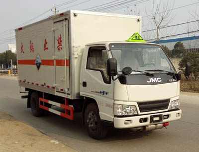 CLW5061XFWJ5型江铃黄牌腐蚀性物品厢式运输车