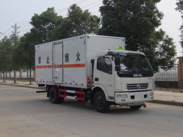 组图：湖北江南专用特种汽车东风多利卡D7杂项危险物品厢式运输车图片