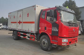 CLW5182XRQC5型解放J6易燃气体厢式运输车