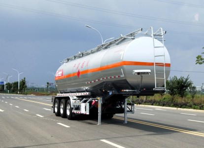 YQ9409GRYCY2型易燃液体罐式运输半挂车图片