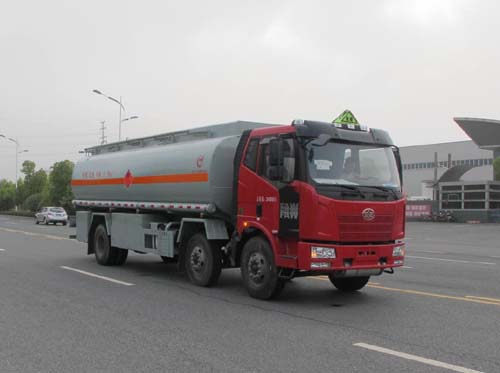 组图：奥龙汽车有限公司解放J6L小三轴易燃液体罐式运输车图片