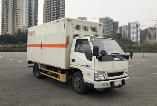 JMT5040XRYXGA2型江铃(蓝牌)易燃液体厢式运输车