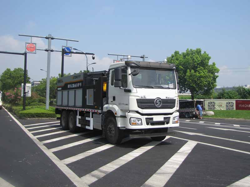 LMT5255TYHBSX型路面养护车图片