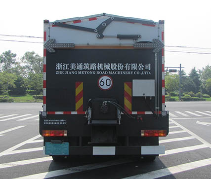 LMT5255TYHBSX型路面养护车图片