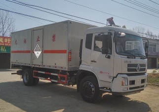 CLW5183XZWD5型天锦6.6米杂项危险品运输车