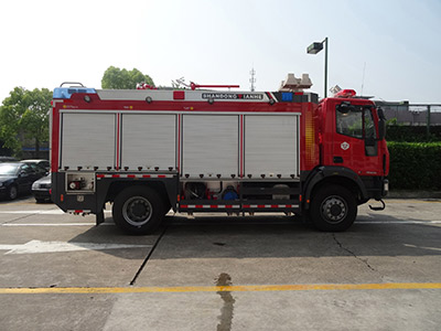 LLX5155GXFGL30/Y型干粉水联用消防车